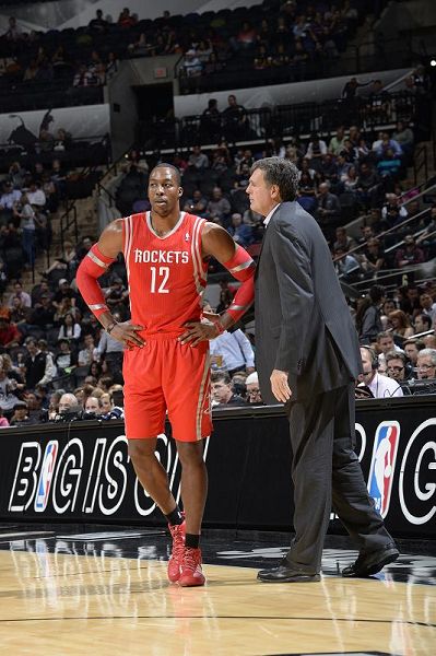 士的防守短 士的防守短